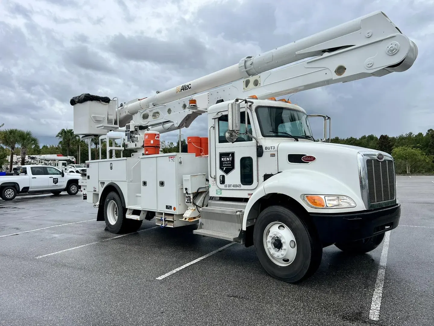 KUS bucket truck on site